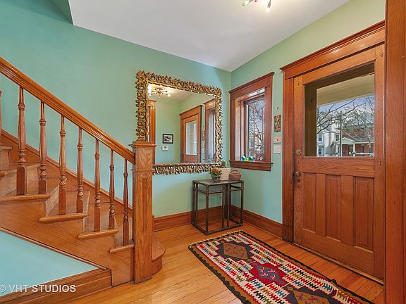 2nd image of 4020 N Hermitage Ave