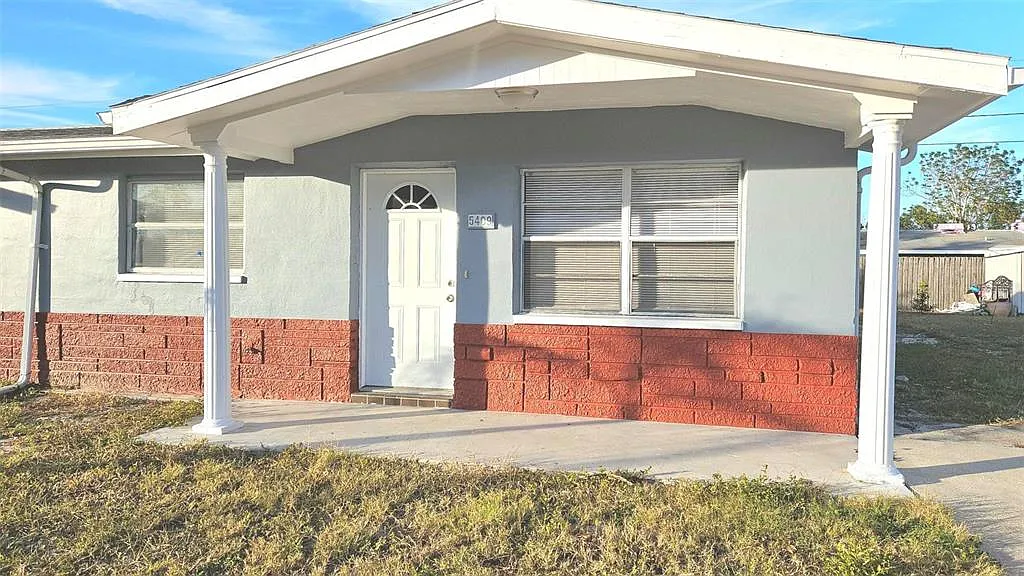 2 bed, 1.0 bath, 908 sqft, $1,600 — Photo 1