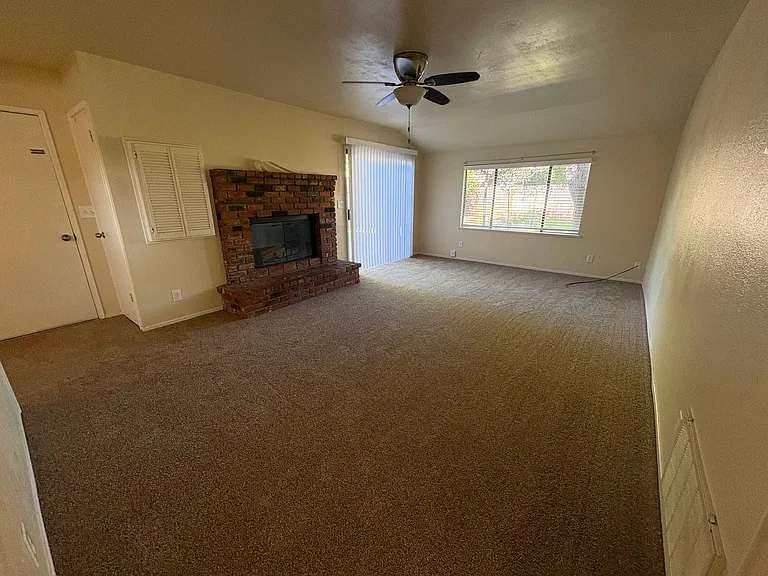 909 Hampton Rd — Photo 5