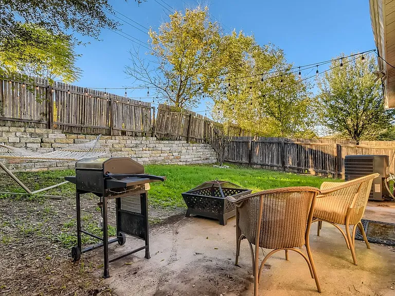7012 Encanto Trl — Photo 22