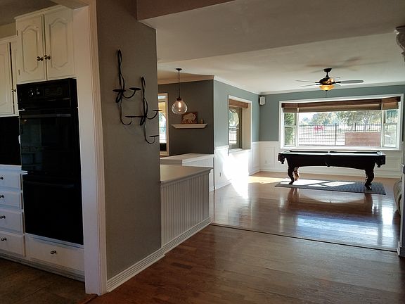 3rd image of 1239 N Hillcrest