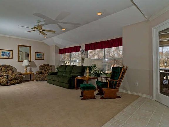 3rd image of 420 Overland Dr