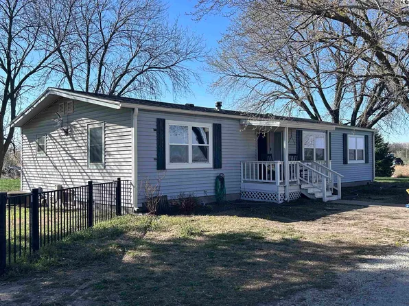 701 E Hoch St, Moundridge, KS 67107