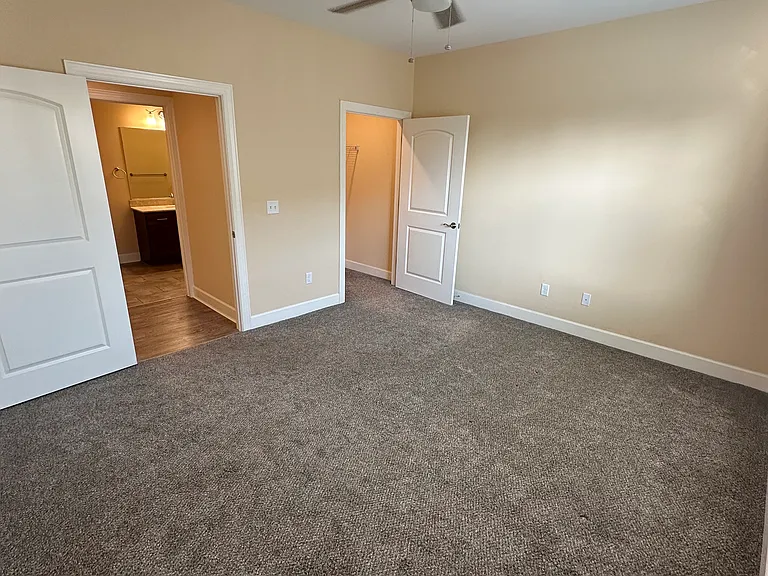 Dockside Village Apartments — Photo 33