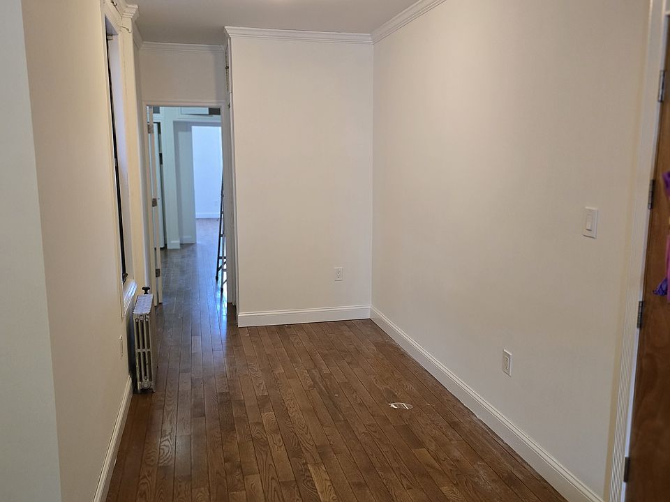1st image of 1860 Woodbine St Floor 2
