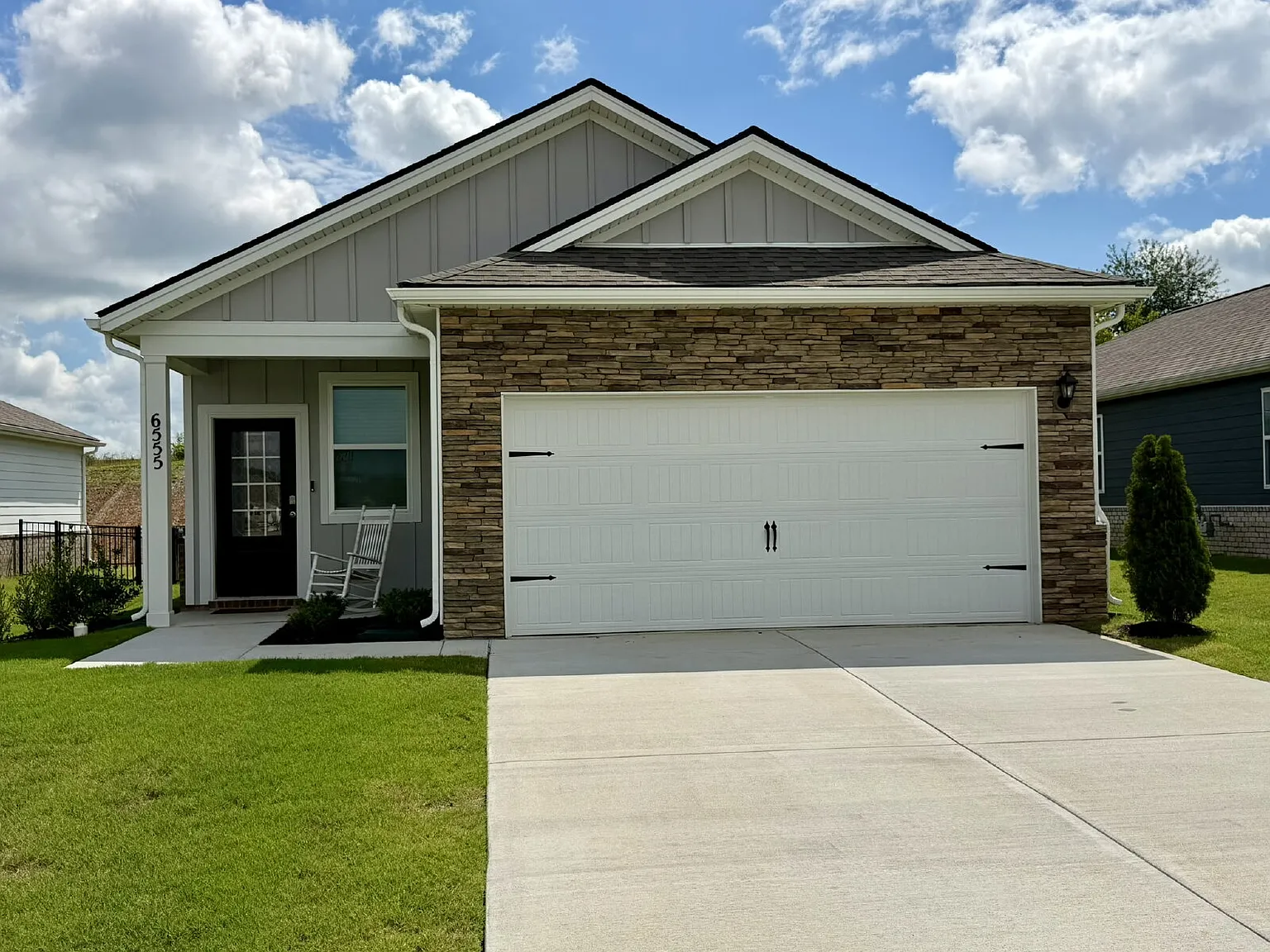 3 bed, 2.0 bath, 1402 sqft, $2,250 — Photo 2
