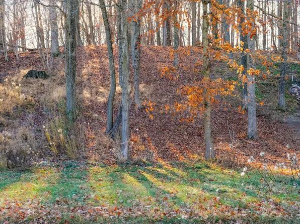 454 Roxbury Rd, Valparaiso, IN 46385