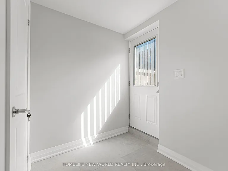80 Weslock Cres — Photo 22