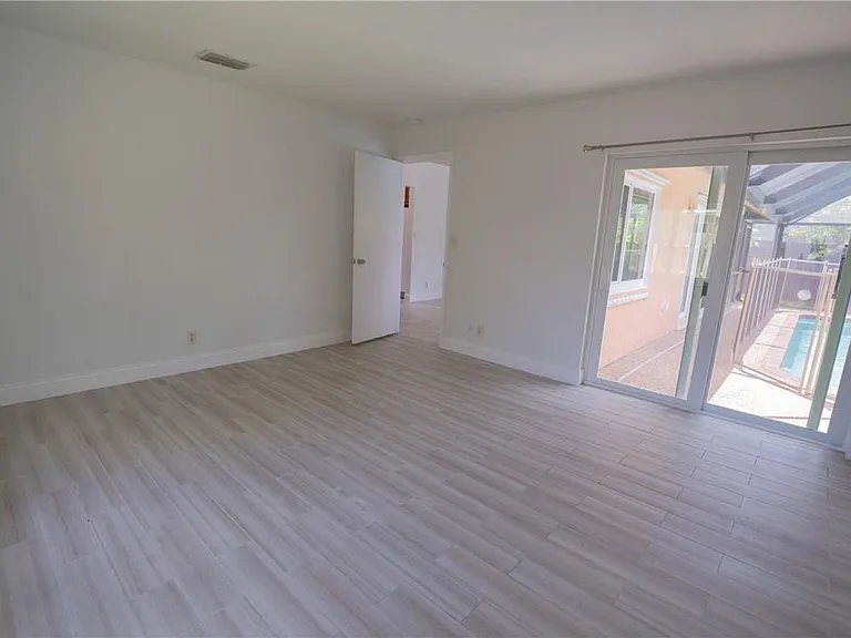 5332 NW 29th Ct — Photo 21
