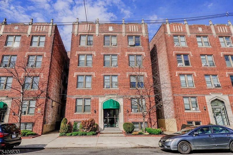 1st image of 803 Avenue A #B1