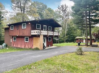 100 Hazleton Dr, Greentown, PA 18426