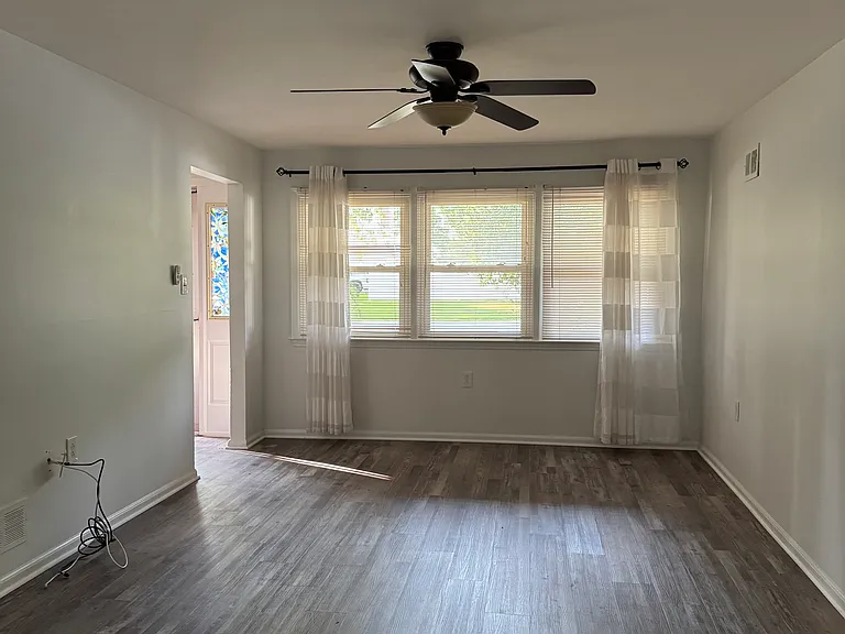 794 Chrysler Ave — Photo 2