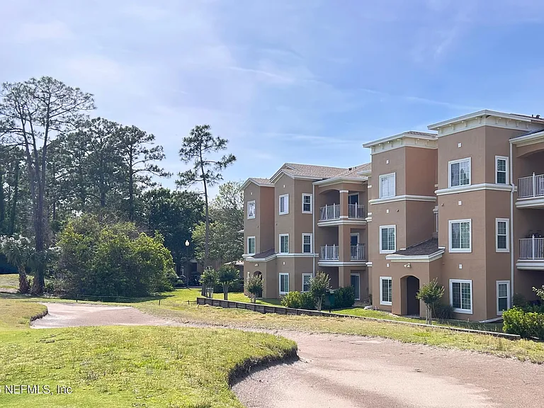 610 Fairway Dr #207 — Photo 6
