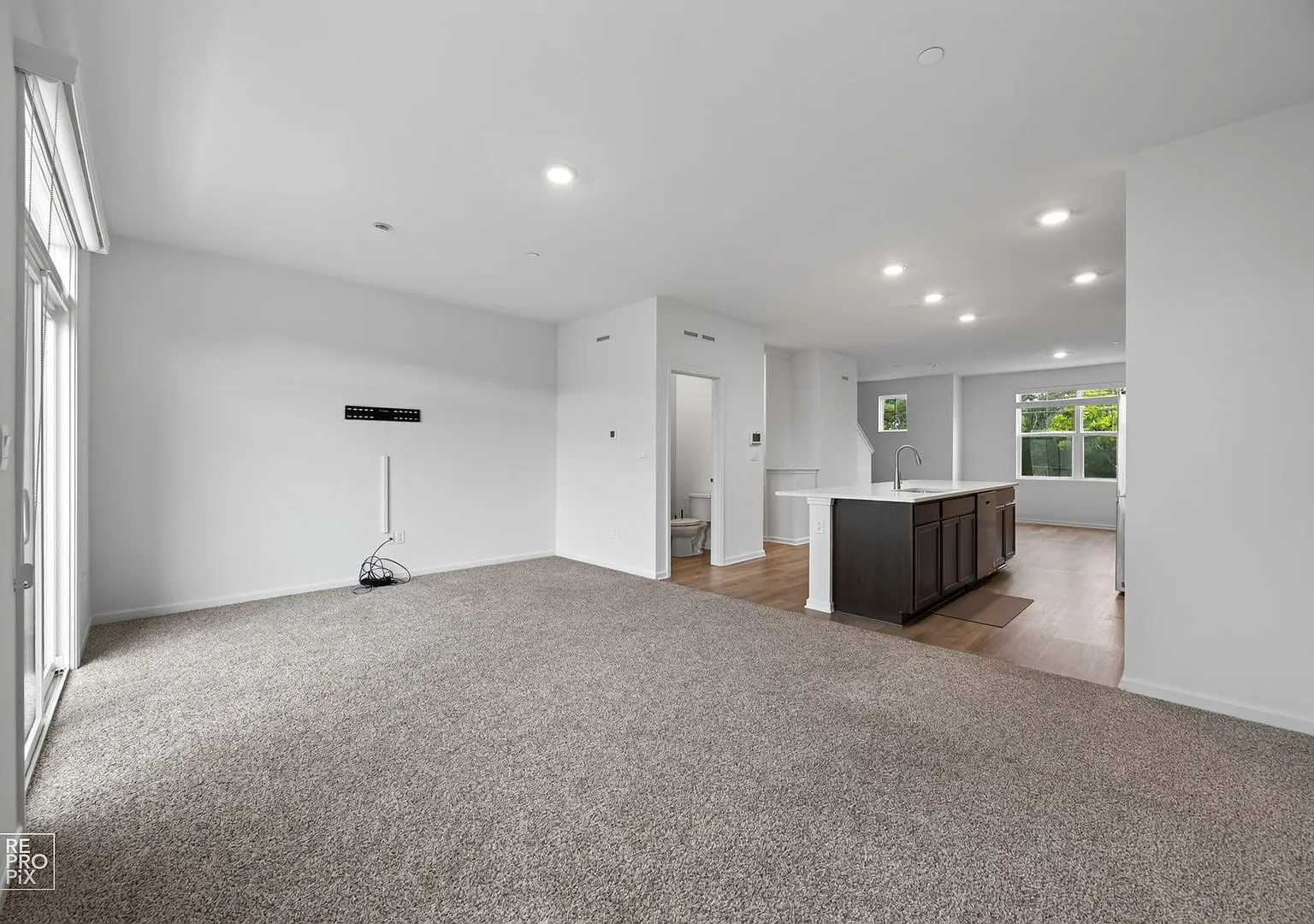 3 bed, 2.5 bath, 1798 sqft, $3,300 — Photo 4