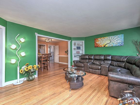 3rd image of 59 Hayward Road