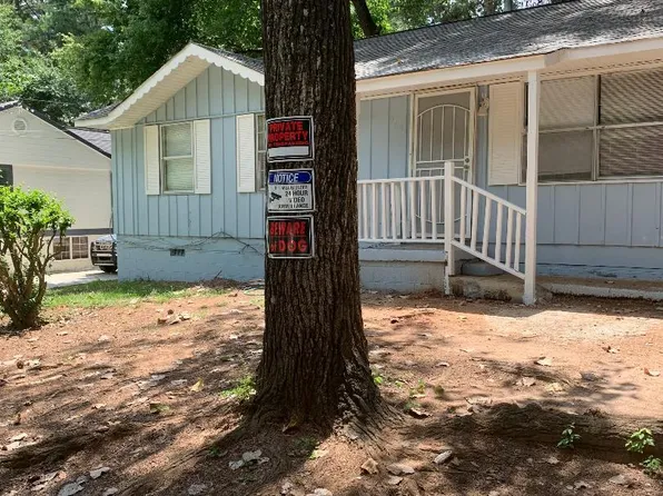 965 Martha Dr, Forest Park, GA 30297