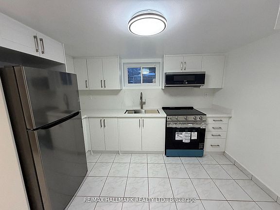 4th image of 43 Commons Dr