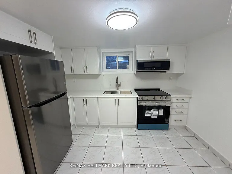 43 Commons Dr #LOWER — Photo 4