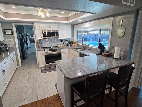 5th image of 5444 W Dahlia Dr