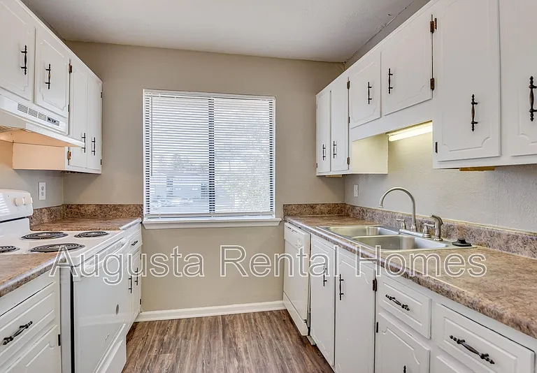 2812C Thomas Ln — Photo 9