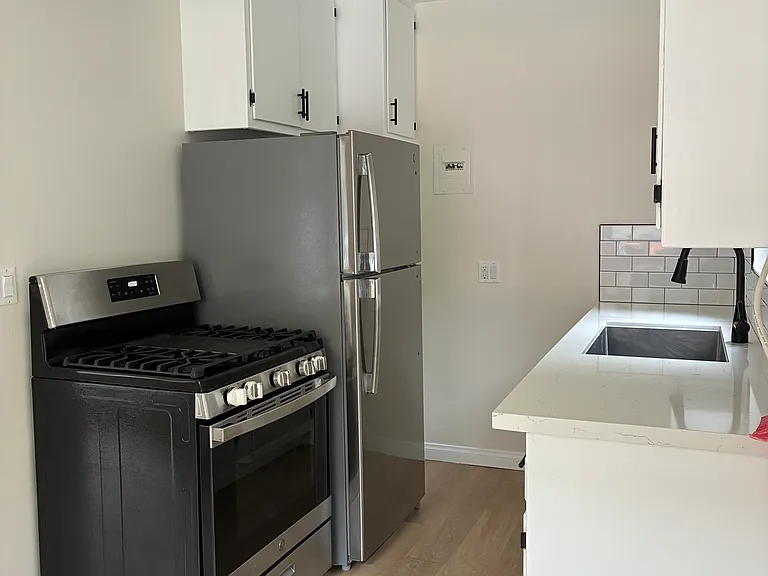 259 N Euclid Ave #1A — Photo 4