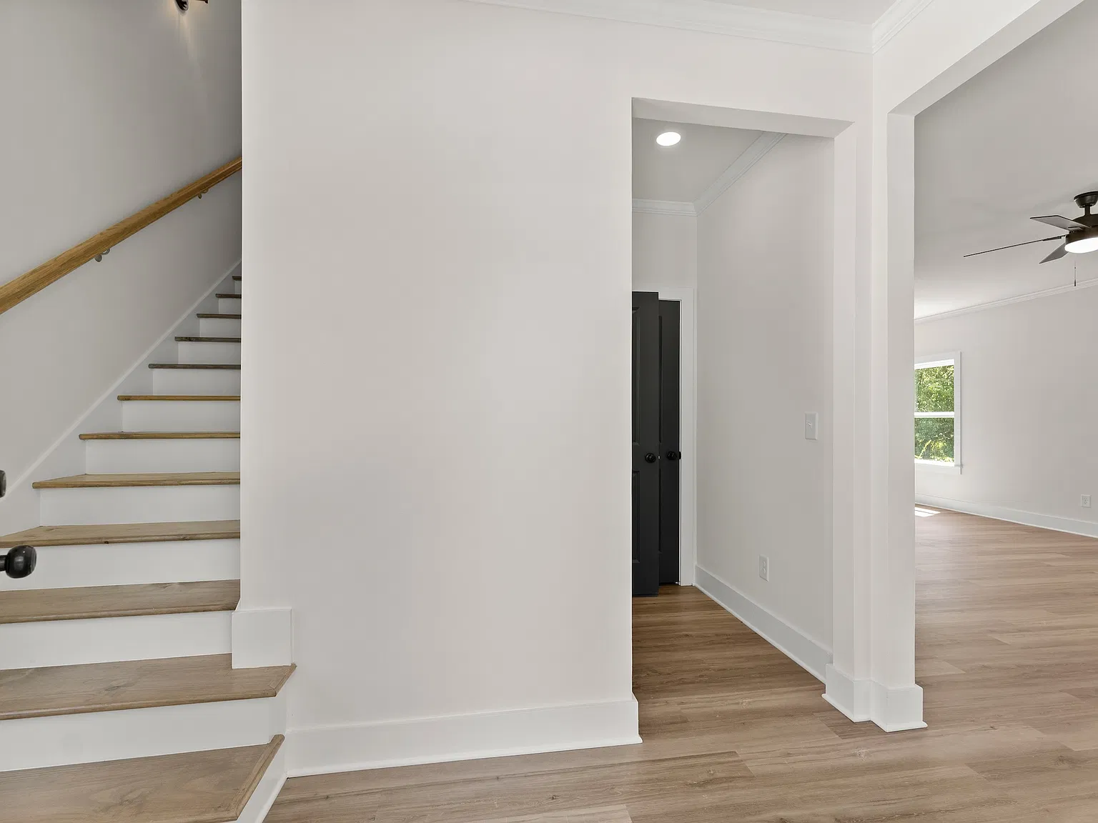 3 bed, 1714 sqft, $2,295 — Photo 3
