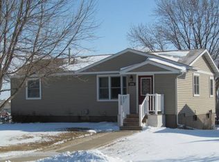 1401 E 2nd St, Redfield, SD 57469