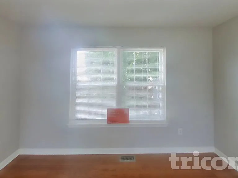 1206 Primrose Ln — Photo 4