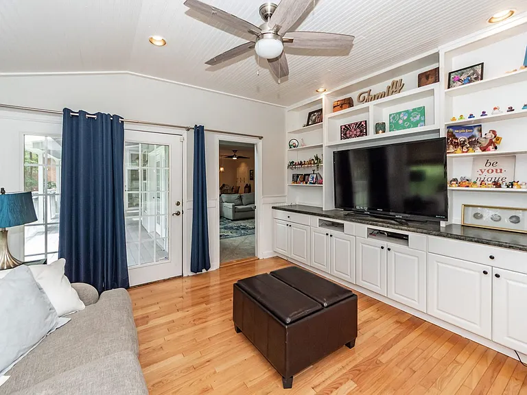 2105 Williams Veneer Ct — Photo 35