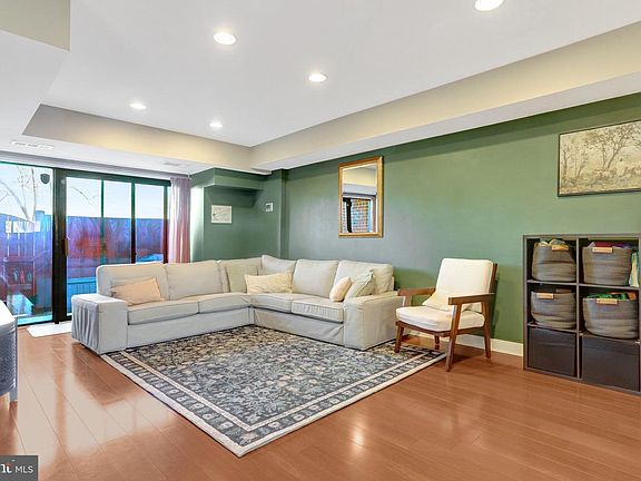 3rd image of 101 Skyhill Rd APT 102