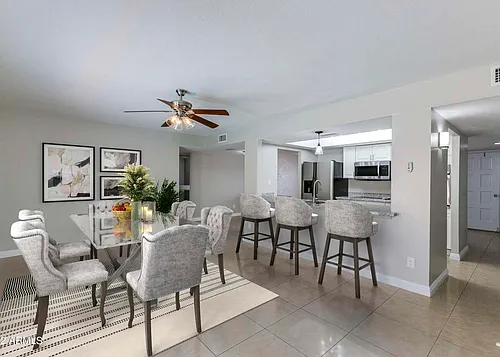 1206 E Greenway Dr Photo 1