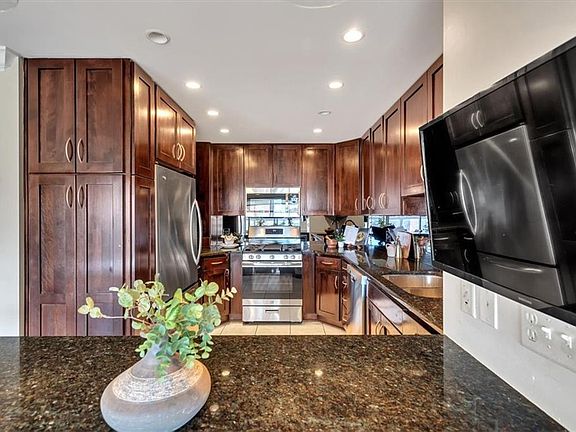 4th image of 121 W 48th St APT 301-302