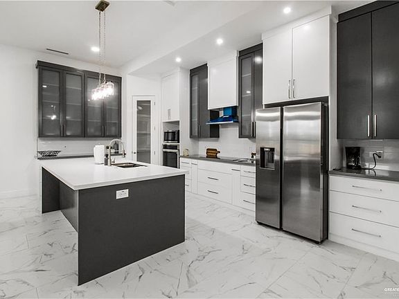 4th image of 2408 Revolution St