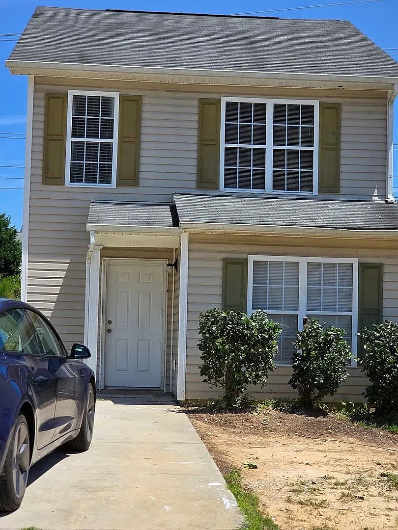 Room in 3 Bedroom Home in Raleigh — Photo 1