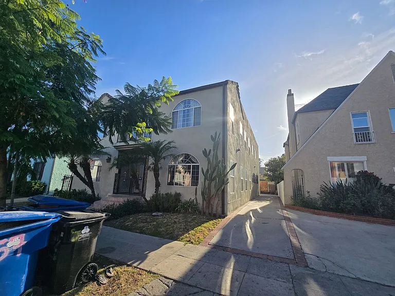 357 N Ogden Dr — Photo 28