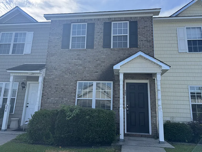 302 Streamwood Dr #1 — Photo 1