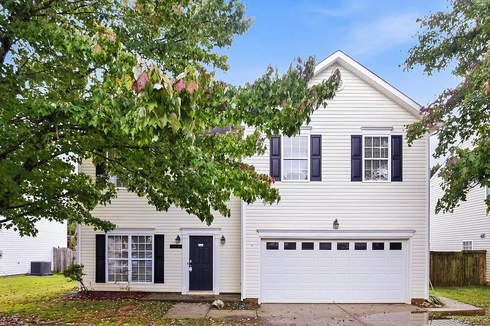 3 bed, 2.5 bath, 2024 sqft, $2,180 — Photo 1