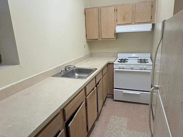 1974 51st St #3C — Photo 5