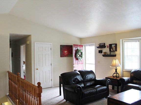 4th image of 420 S Wheatfield Ln
