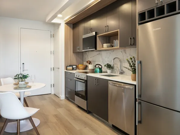 72-01 Queens Boulevard image 3 of 40