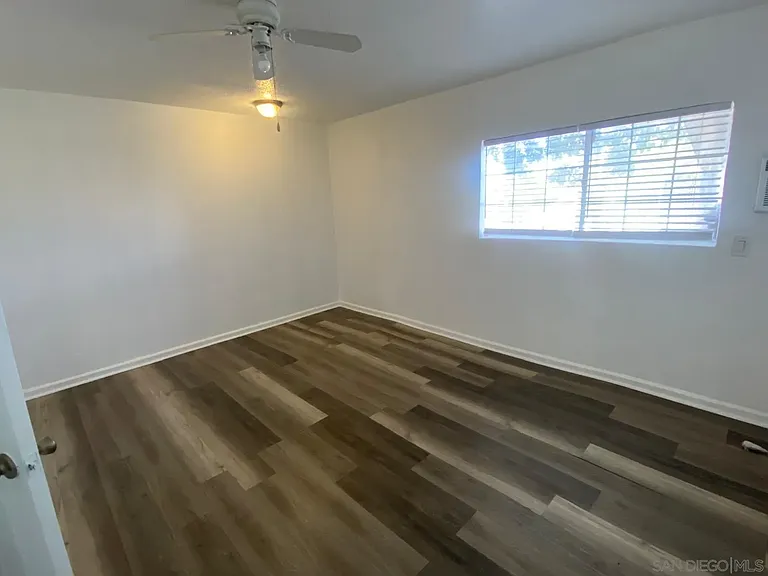 950 E Washington Ave — Photo 11