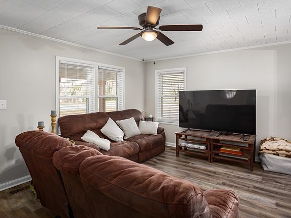 4th image of 1014 N Commons St E