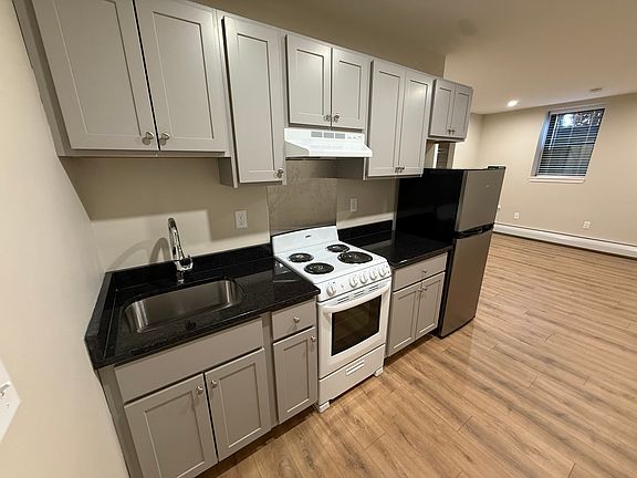 2nd image of 1050 Hancock St #7