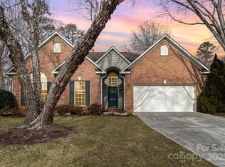 9207 Hickory Tree Ln, Charlotte, NC 28277