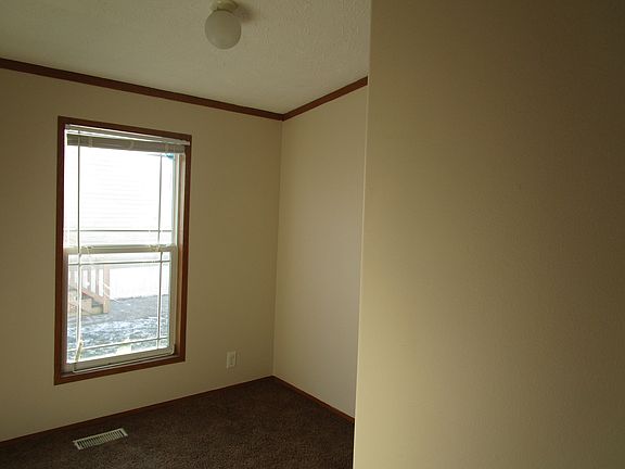 3rd image of 184 Pine Dr S