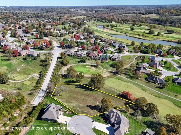 3182 W Bluffview Street, Springfield, MO 65810