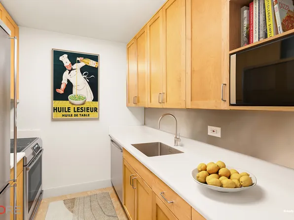 638 Washington Street 2B image 3 of 10