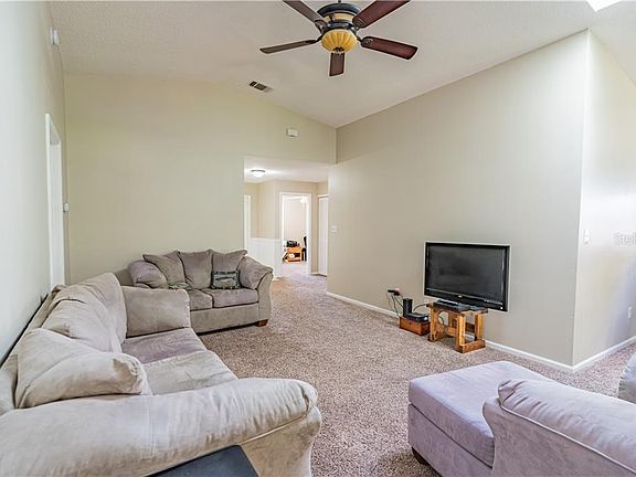 4th image of 4318 Cloverleaf Pl