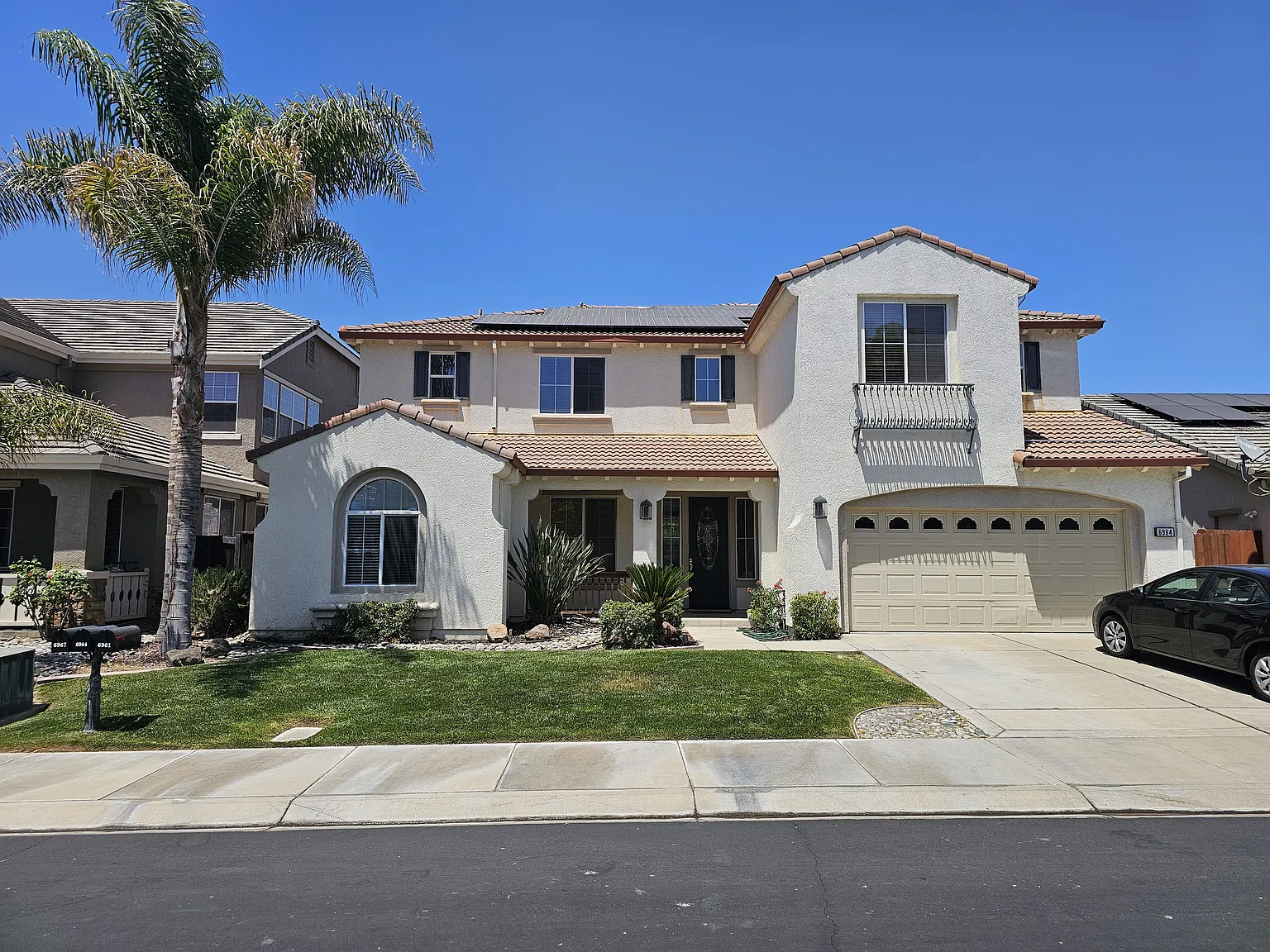 5 bed, 4011 sqft, $4,650 — Photo 1
