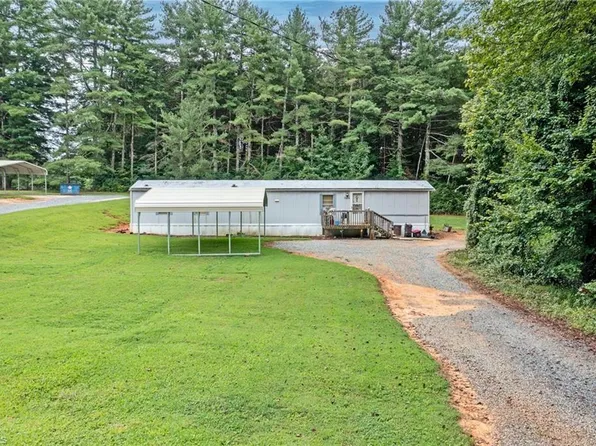 7454 Olin Rd, Pfafftown, NC 27040
